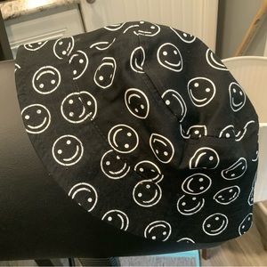 Smiley Face Bucket Hat Child size LONDON KAYE b&w NWT